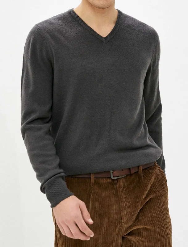 Silvo Soft Cashmillon V Neck Jumper In Ebony Grey - Kensington Eastside