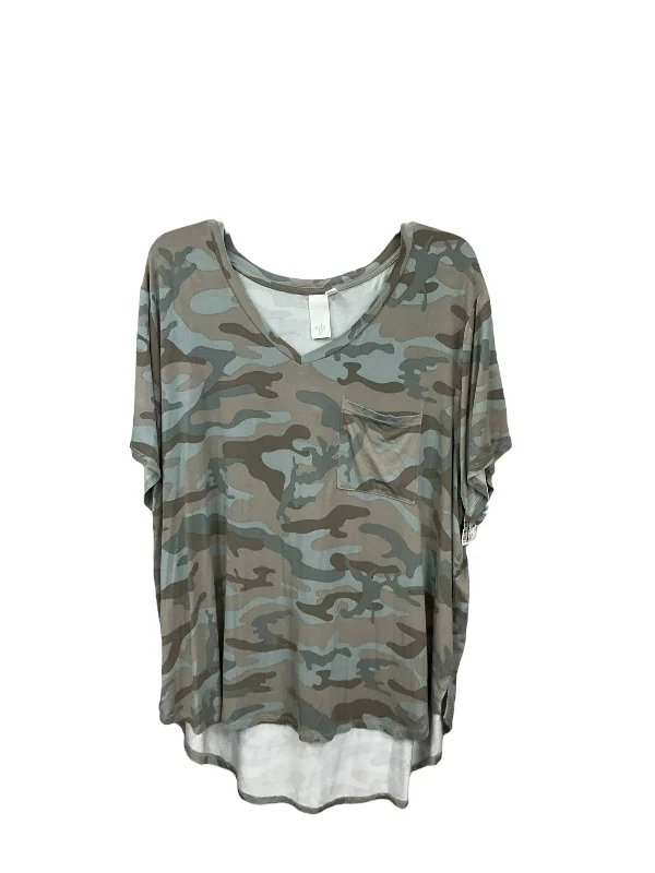 Top Short Sleeve By Clothes Mentor In Camouflage Print, Size: 2x